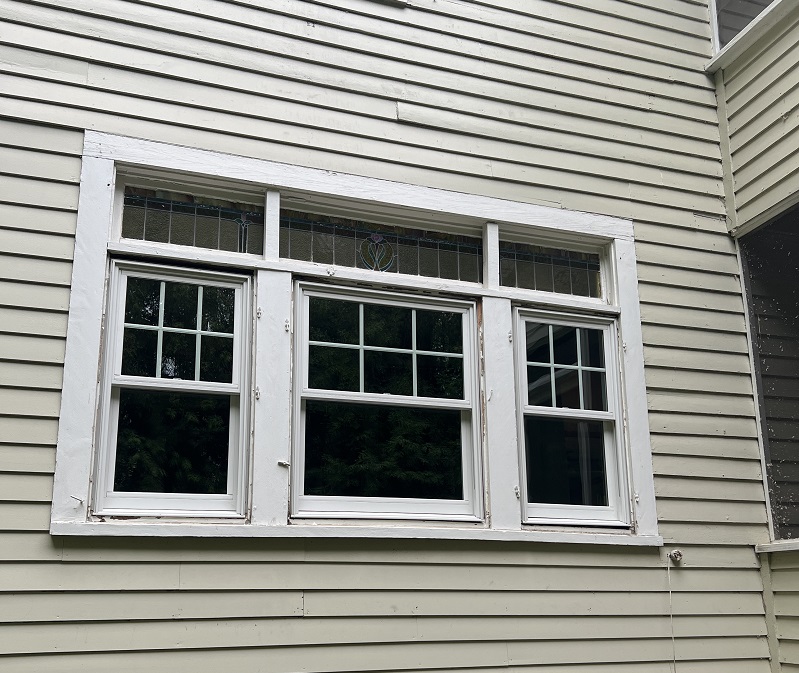 Double hung window